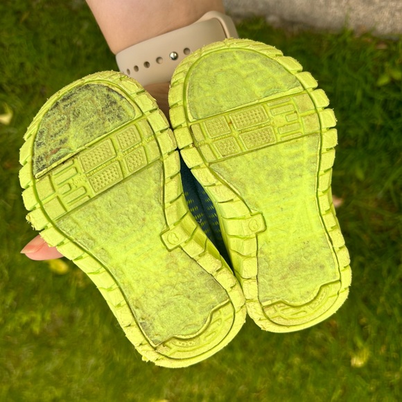 FREE ADD ON🛍️ Garanimals Blue and green elastic and Velcro sneakers Size 3c - Picture 2 of 9